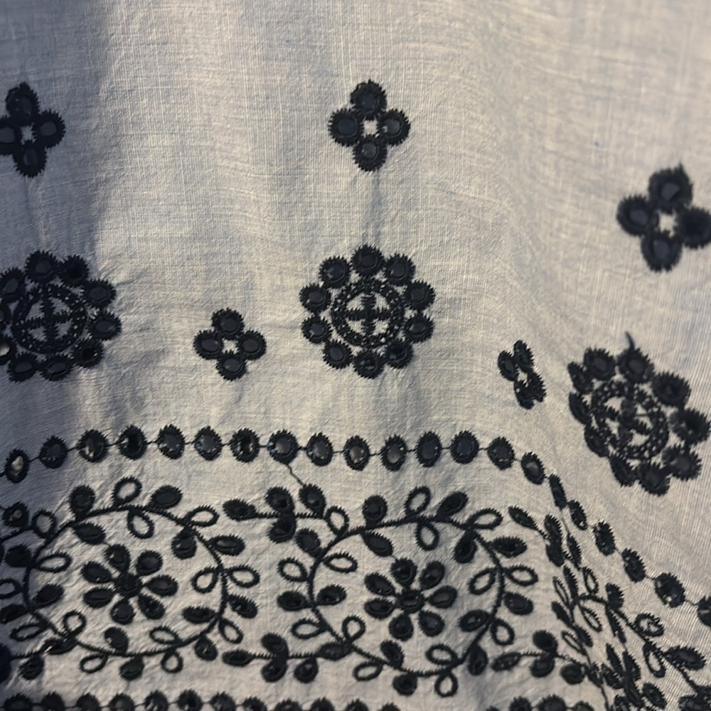 Blue shirt with dark blue floral embroidery from GAP - Picture 6 of 10
